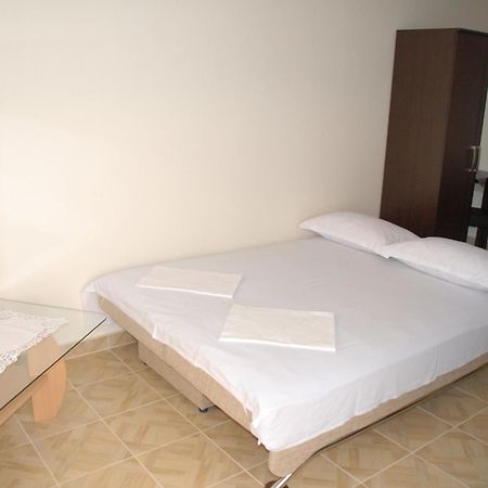 Guest House Evropa 2 Ulcinj Bagian luar foto