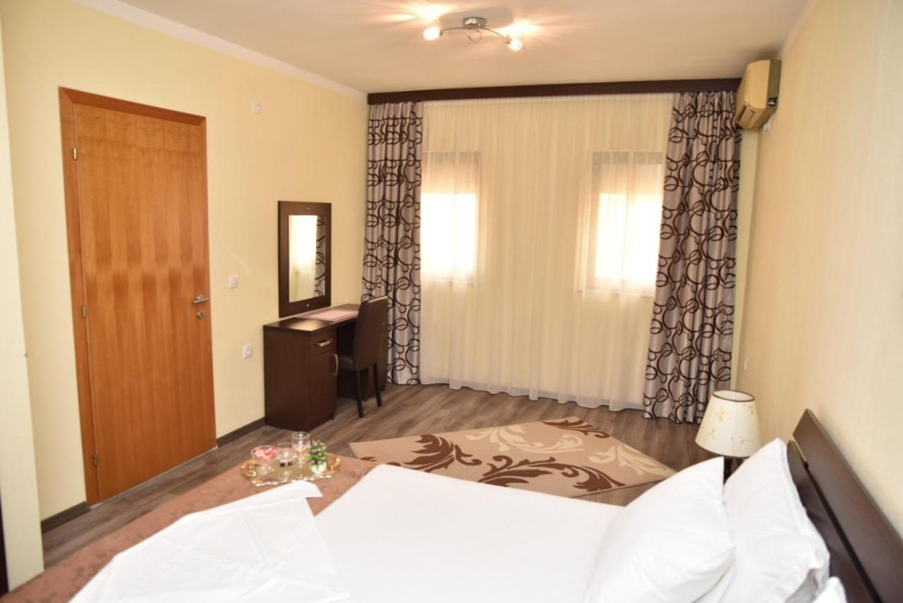 Guest House Evropa 2 Ulcinj Bagian luar foto