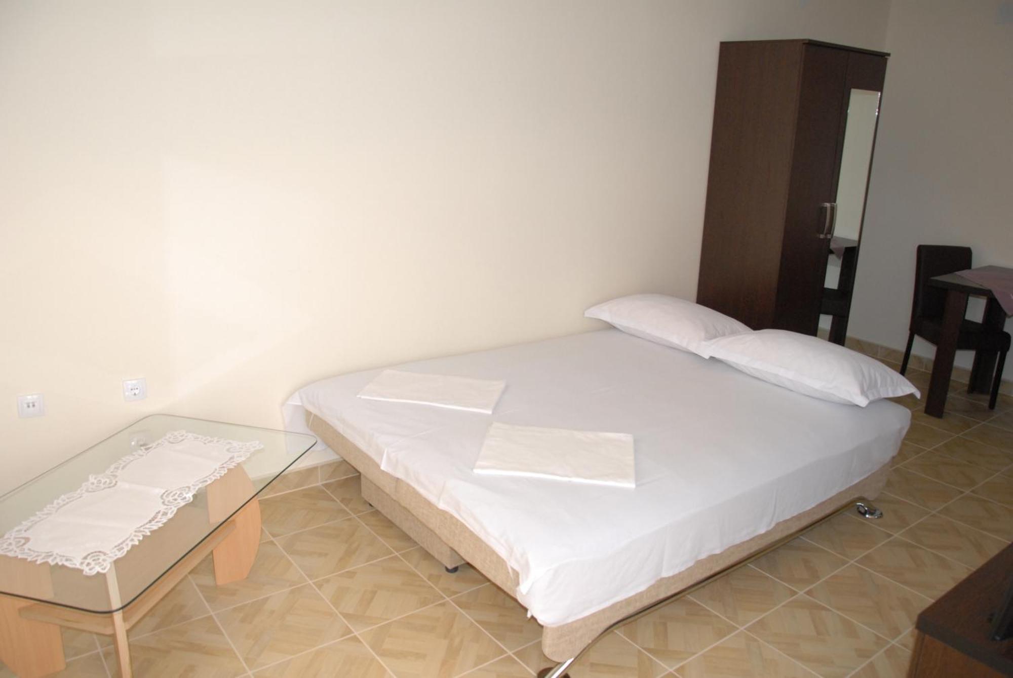 Guest House Evropa 2 Ulcinj Bagian luar foto