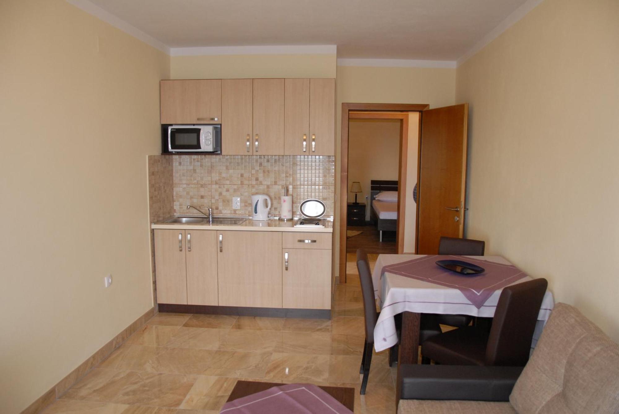 Guest House Evropa 2 Ulcinj Bagian luar foto