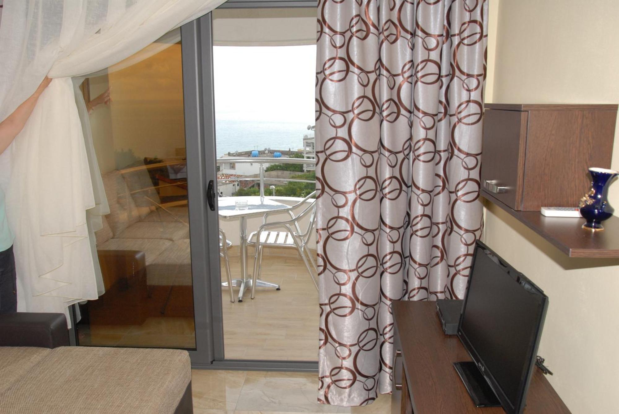 Guest House Evropa 2 Ulcinj Bagian luar foto