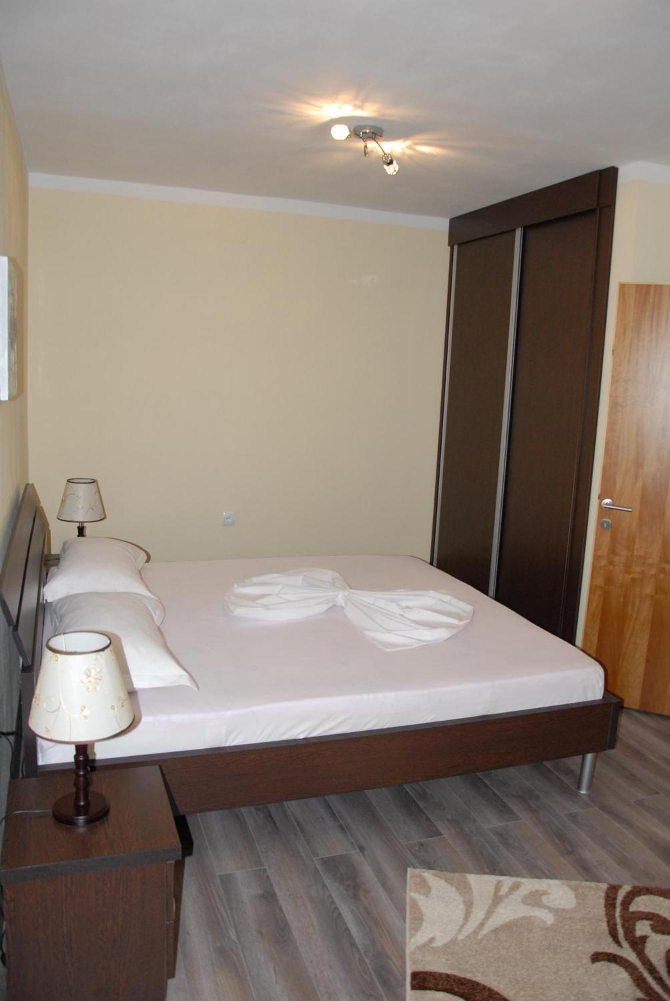 Guest House Evropa 2 Ulcinj Bagian luar foto