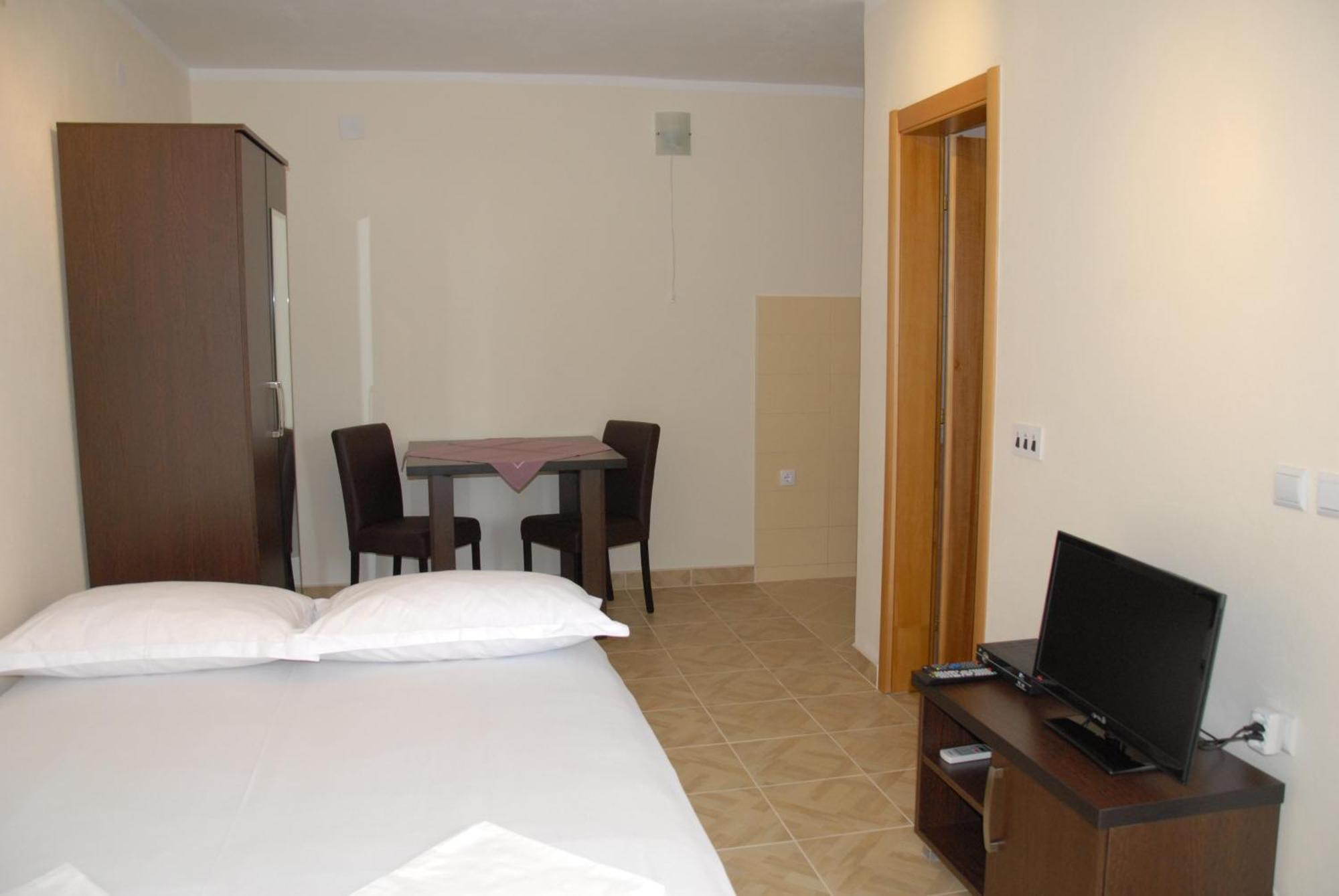 Guest House Evropa 2 Ulcinj Bagian luar foto