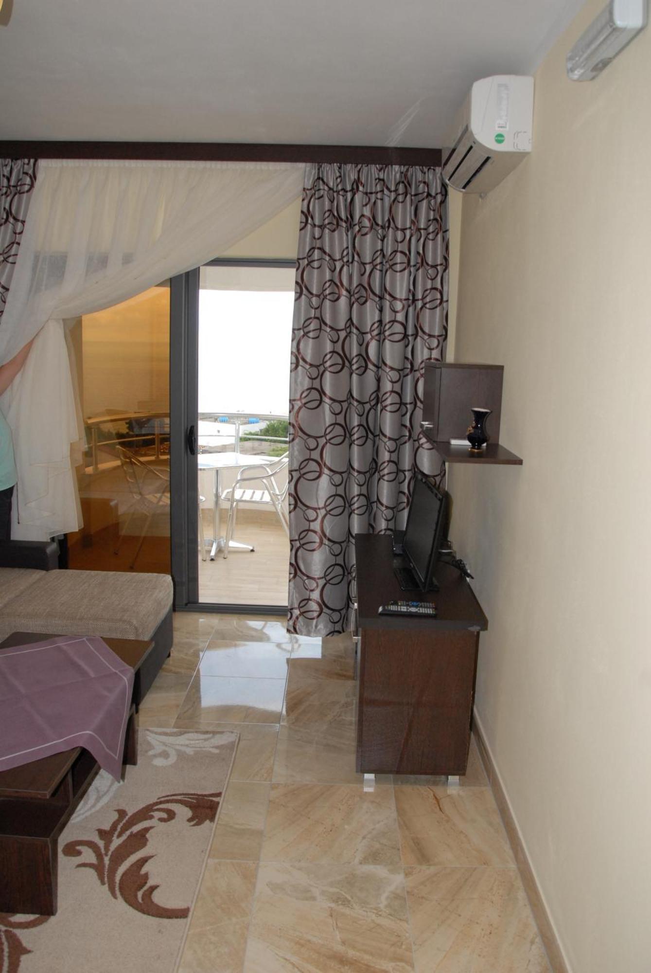 Guest House Evropa 2 Ulcinj Bagian luar foto