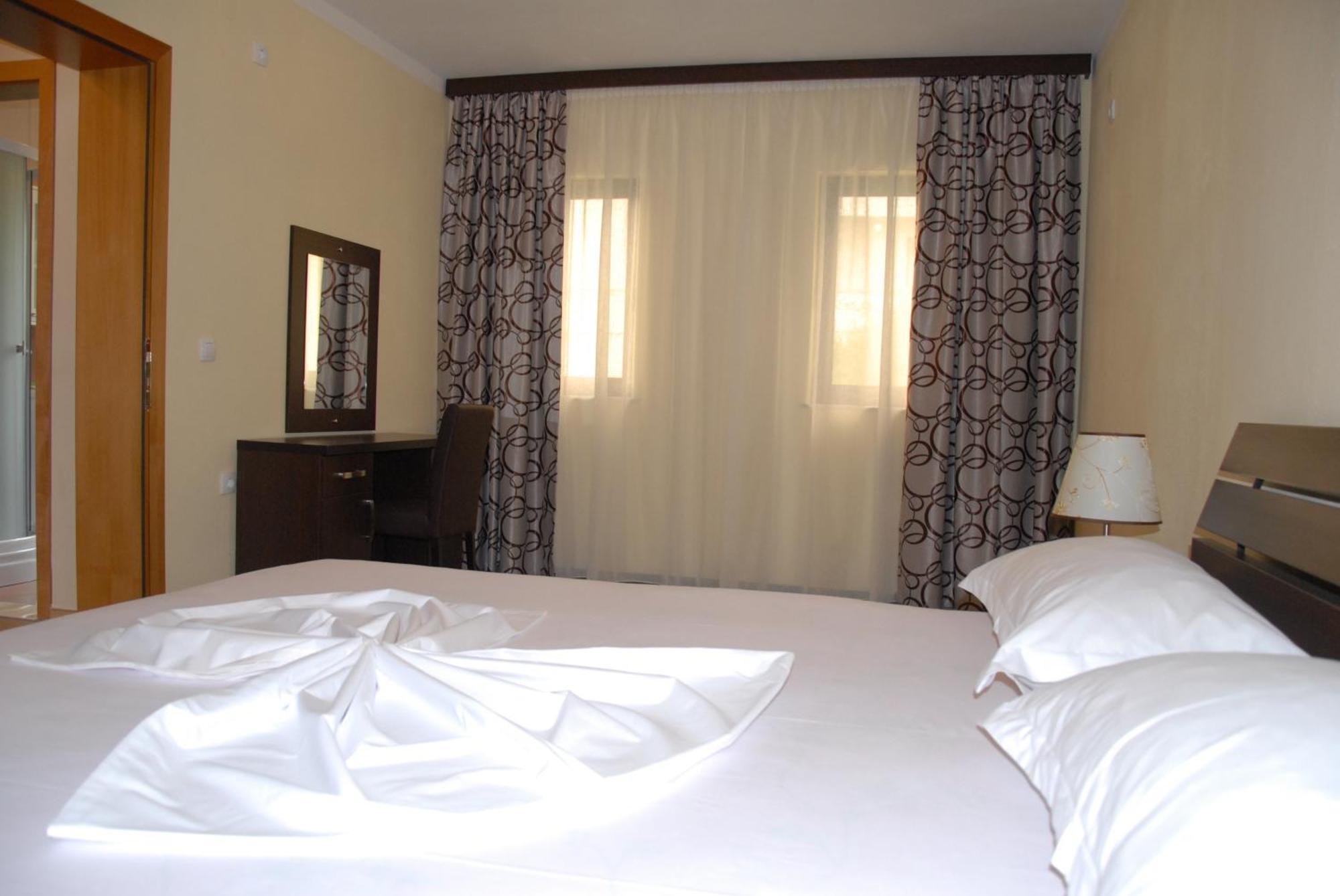 Guest House Evropa 2 Ulcinj Bagian luar foto