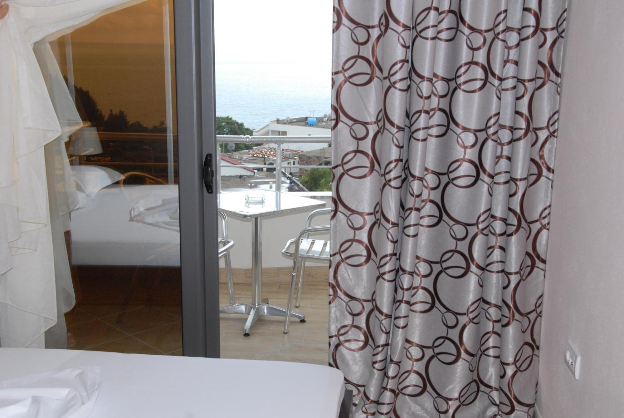 Guest House Evropa 2 Ulcinj Bagian luar foto