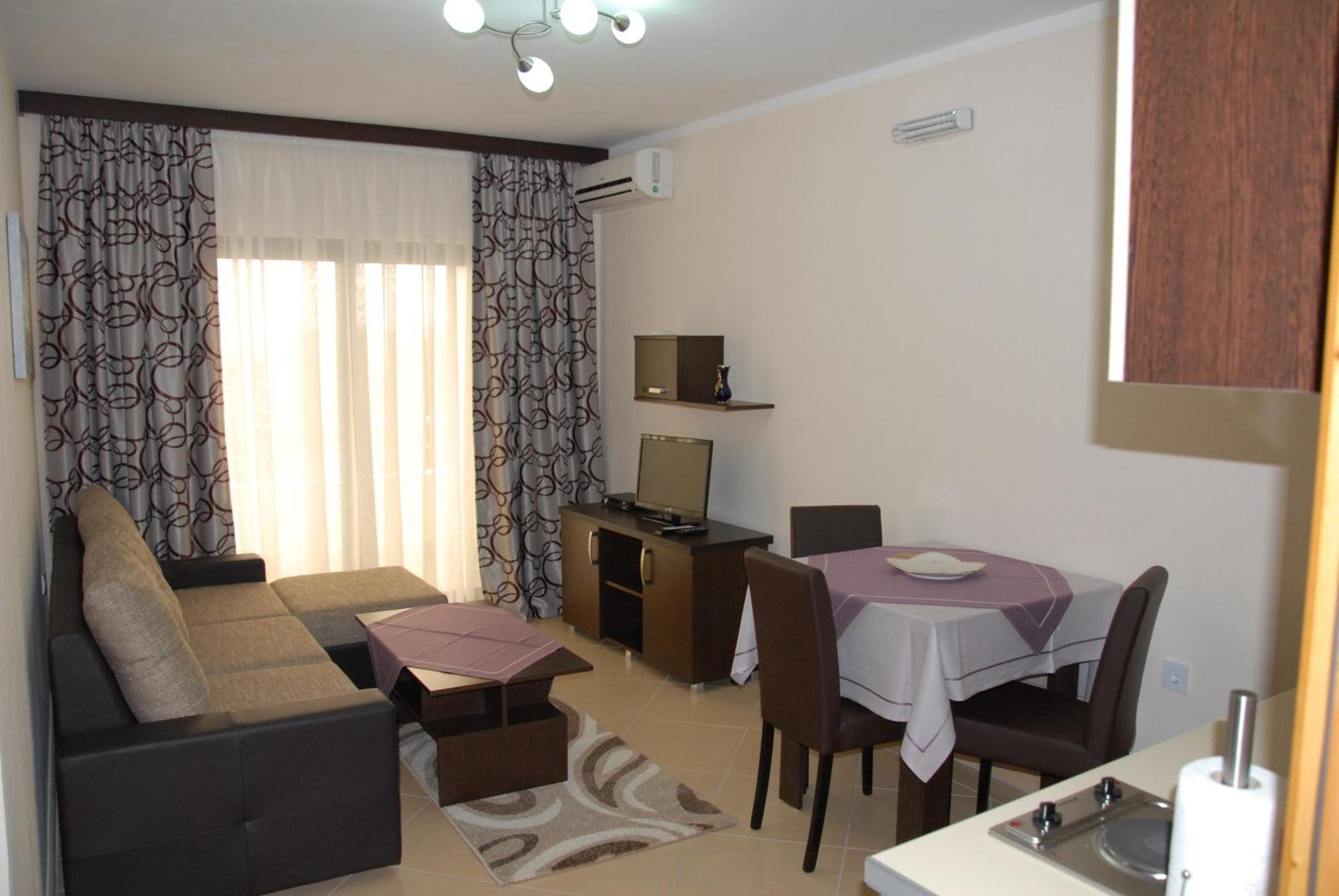 Guest House Evropa 2 Ulcinj Bagian luar foto