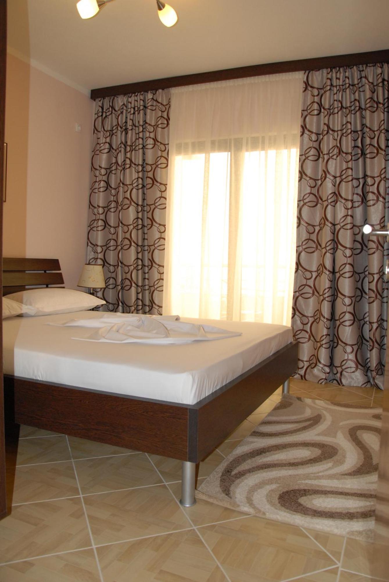 Guest House Evropa 2 Ulcinj Bagian luar foto