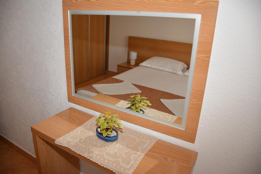 Guest House Evropa 2 Ulcinj Bagian luar foto