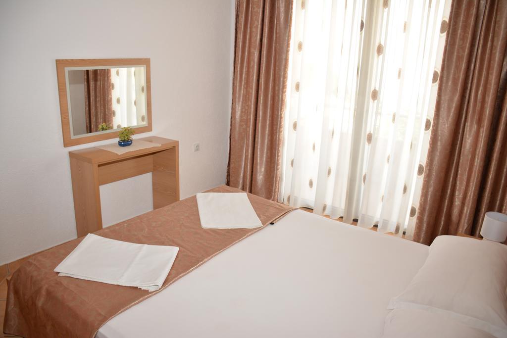 Guest House Evropa 2 Ulcinj Bagian luar foto