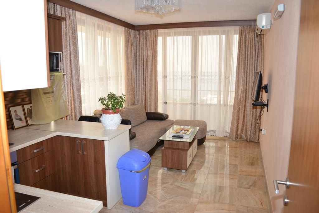 Guest House Evropa 2 Ulcinj Bagian luar foto