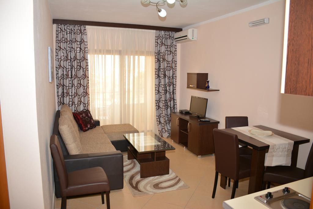 Guest House Evropa 2 Ulcinj Bagian luar foto